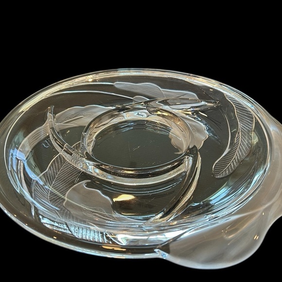 Crystal Clear Industries Frosted Calla Lily 14" Divided Chip and Dip Platter - Picture 5 of 10